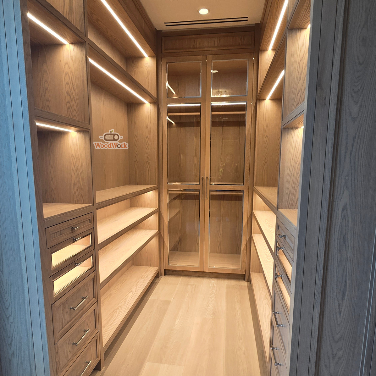 Walking Closet WoodWork